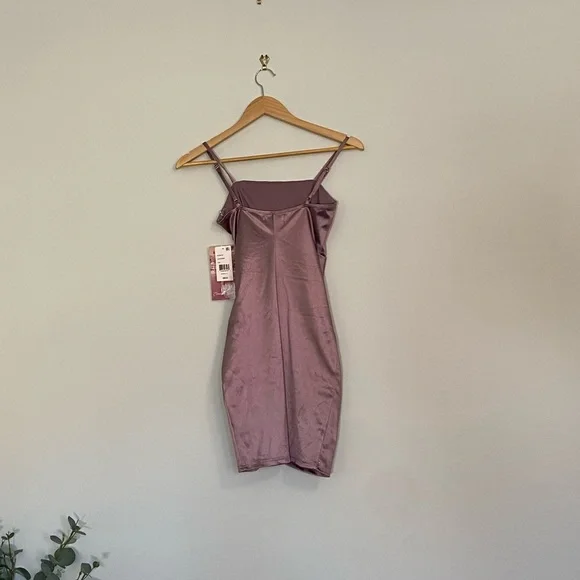 Emerald Sundae Juniors' Ruched Asymmetric Bodycon Dress - Picture 7 of 8